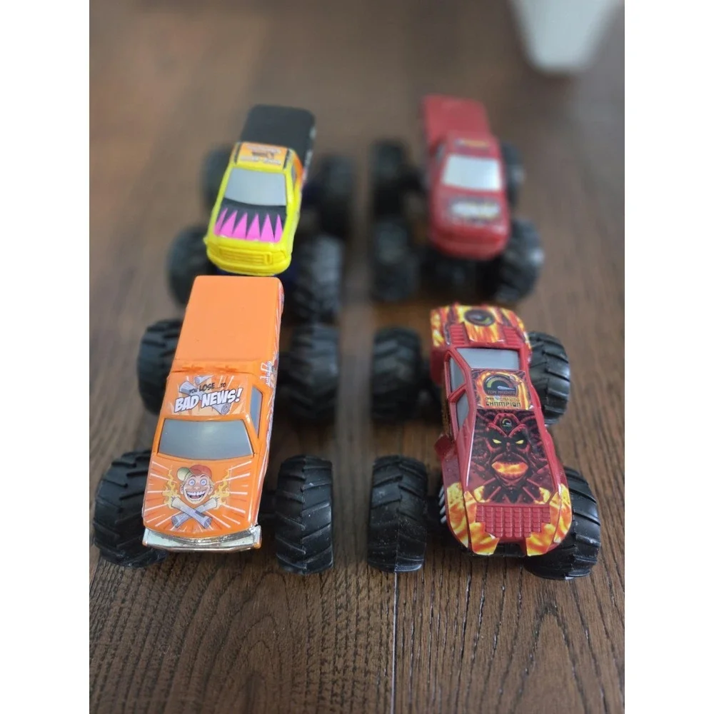 HOT Wheels Monster Jam Rev Tredz Trucks 4 Pc Lot Grinder Maximum Destruction Red